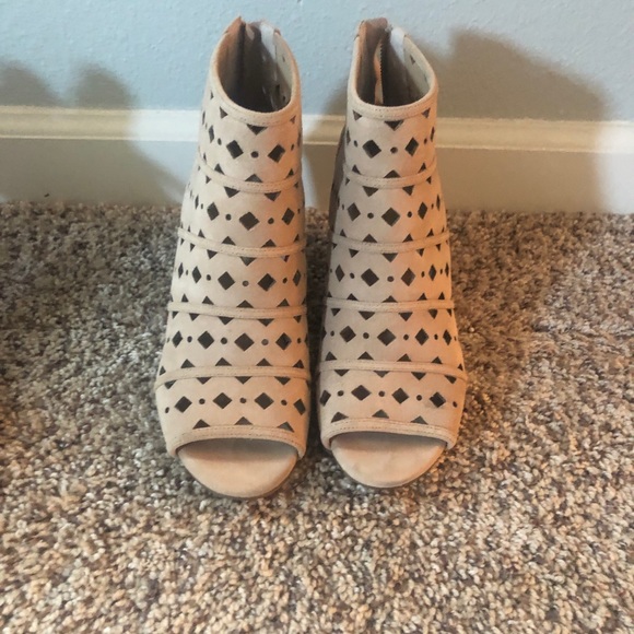 Michael Kors wedge. - Picture 1 of 2